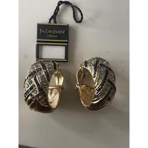 Boucles d’oreilles de Yves St Laurent 