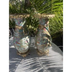 Paire de vases  asiatiques porcelaine et bronze doré 