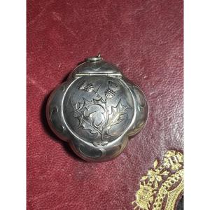 Boîte à maquillage argent 