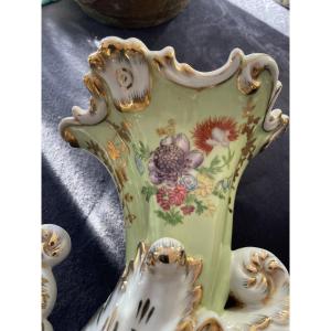 Paire de cornes d’abondance en porcelaine de Paris 