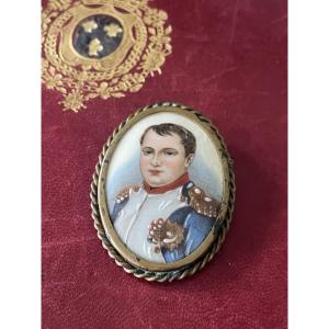 Broche Napoléon porcelaine 