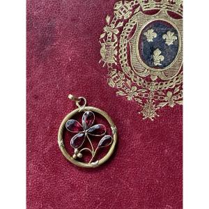 Pendentif or trèfle grenats