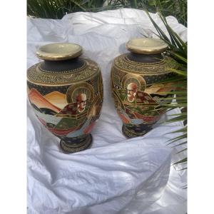 Paire de grands vases de Satsouma Japon