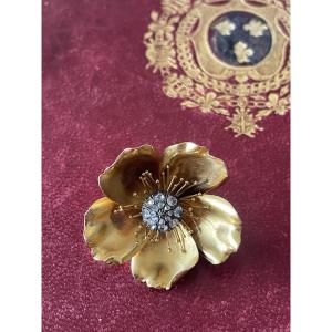 Gold Brooch With Roses And Diamonds