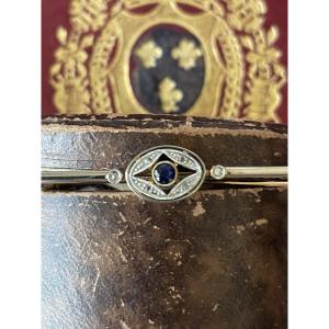 Broche or et saphir