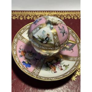 Tasse et sous tasse en porcelaine