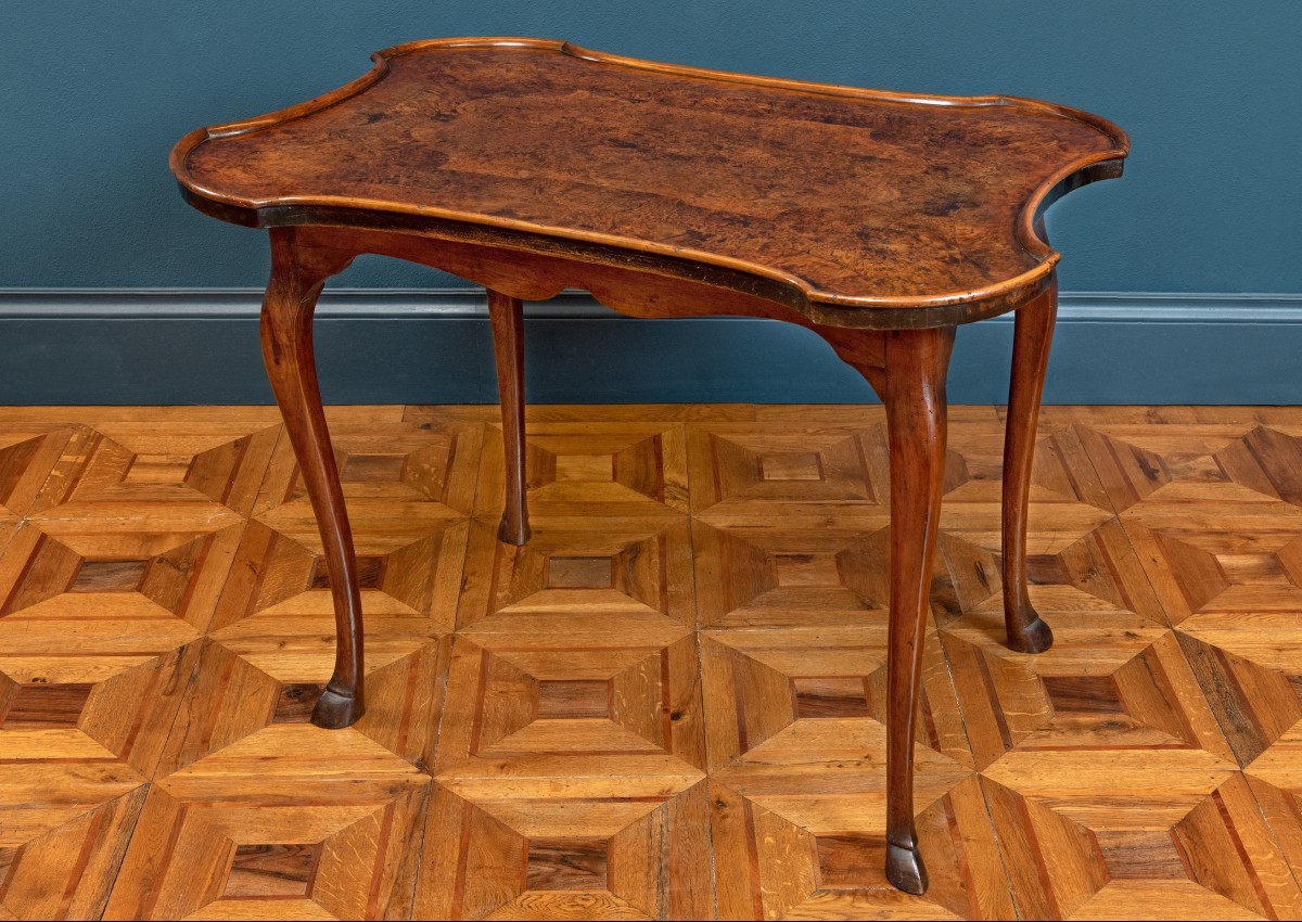 Petite Table En Loupe De Thuya