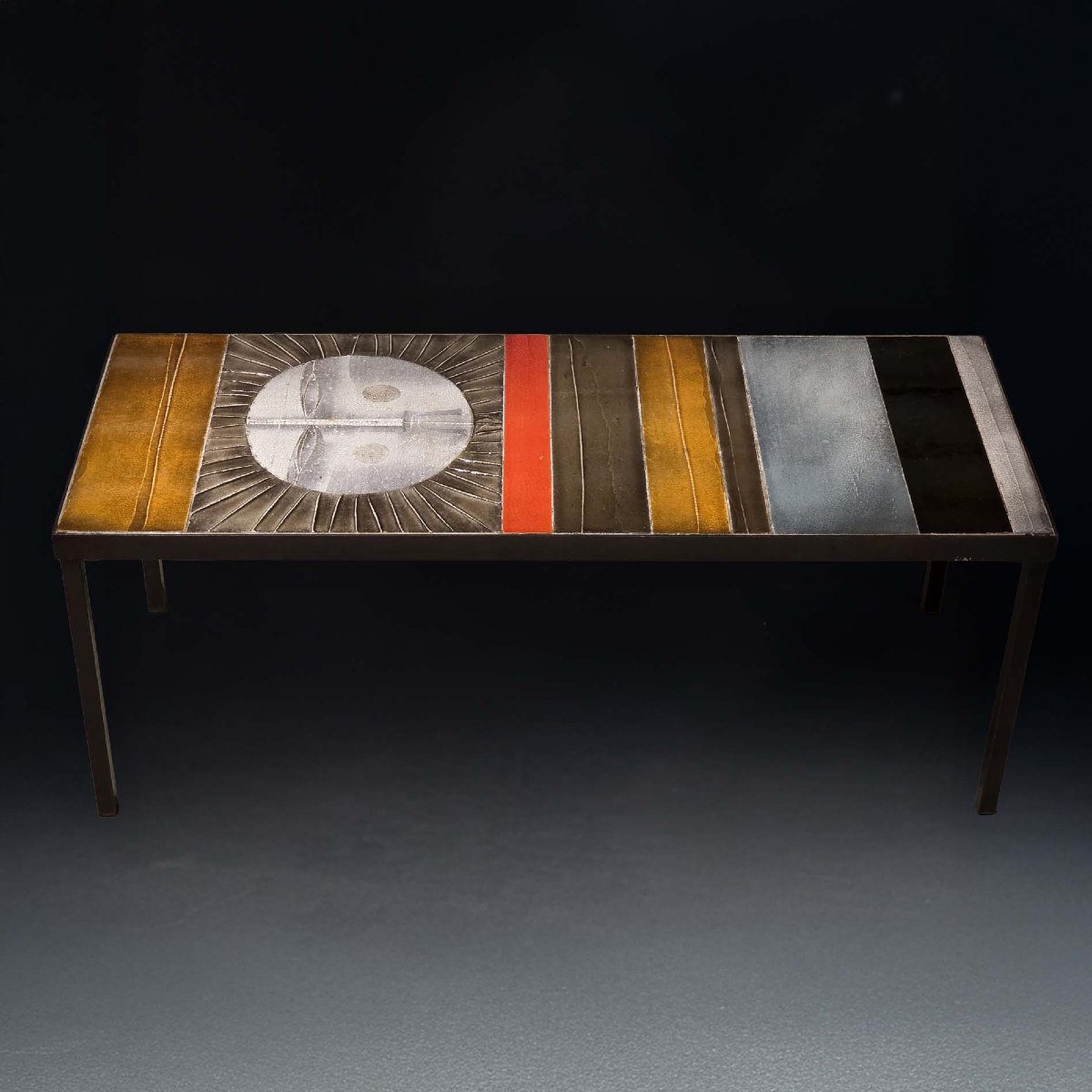 Roger Capron – Table basse “Soleil”, circa 1975 – céramique émaillée et structure métallique-photo-2