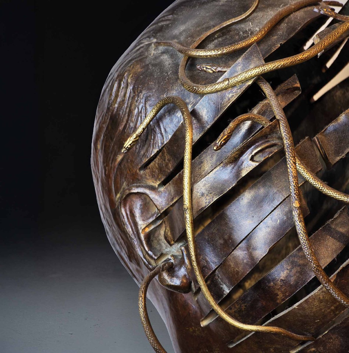Buste aux serpents signé René Hetzel – Sculpture en bronze-photo-2