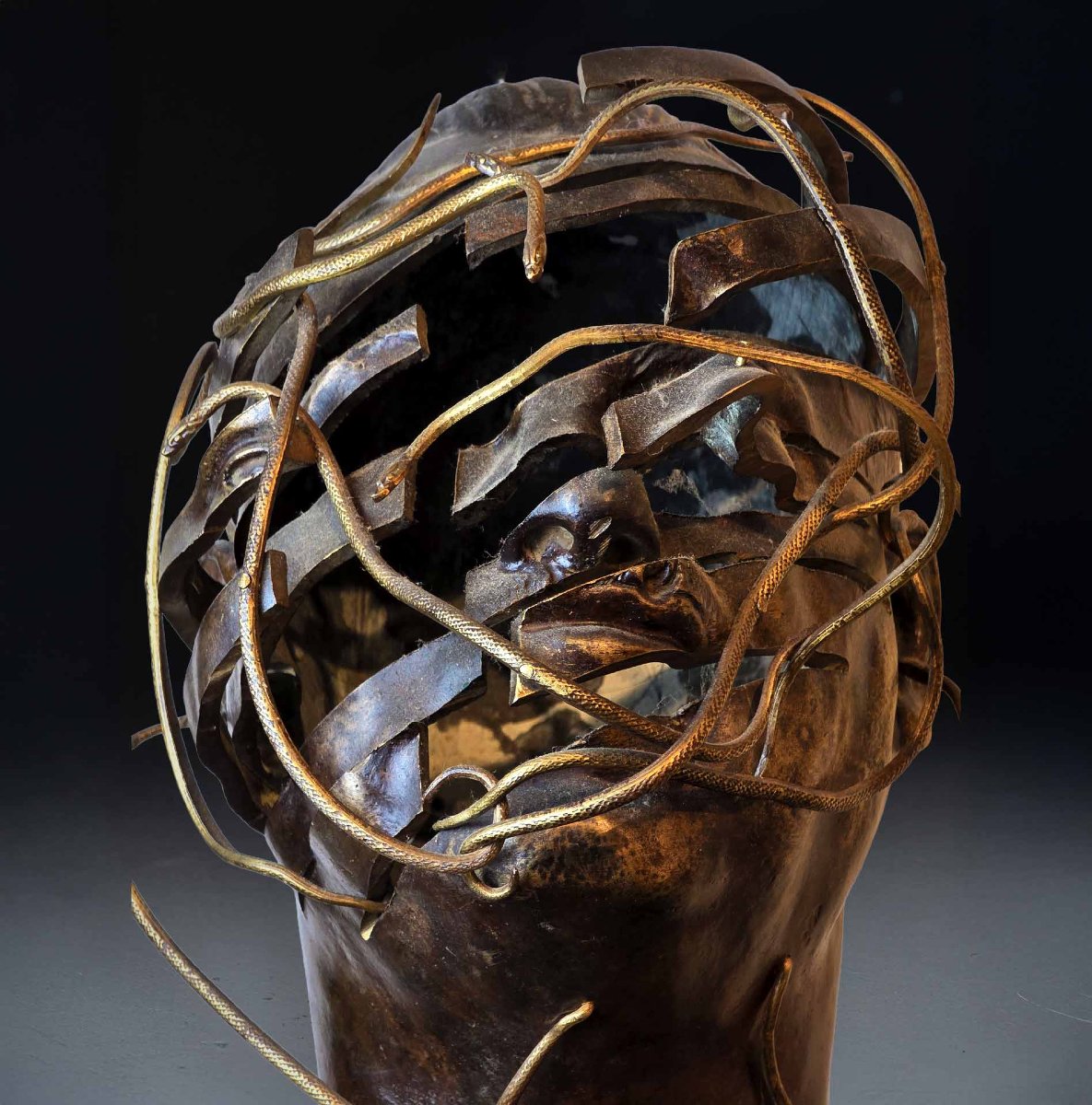 Buste aux serpents signé René Hetzel – Sculpture en bronze-photo-3