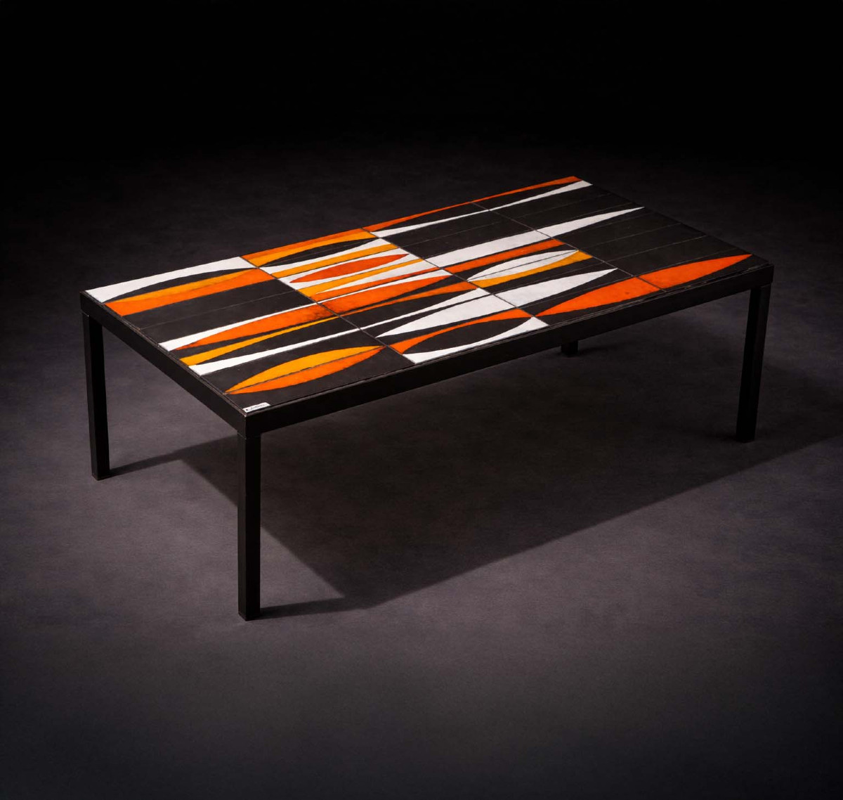 Table basse modèle “Shuttle” signée Roger Capron