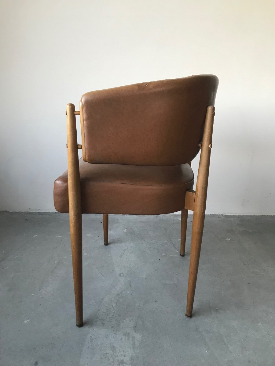 Fauteuil en skaï marron vers 1950.-photo-1