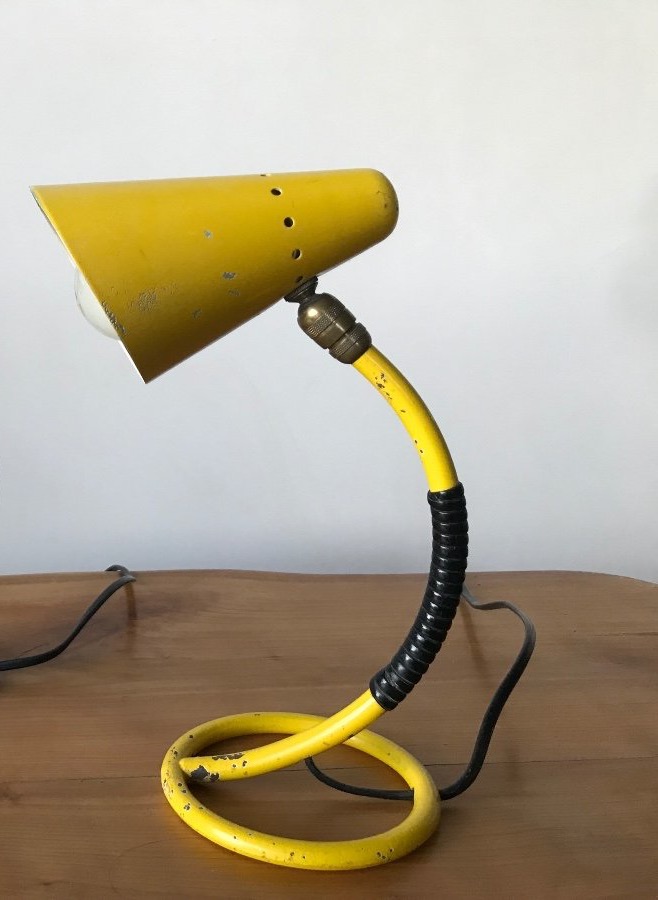 Une lampe de chevets jaunes années 50.-photo-2