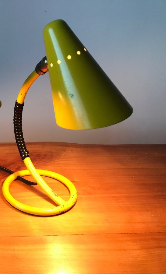 Une lampe de chevets jaunes années 50.-photo-4