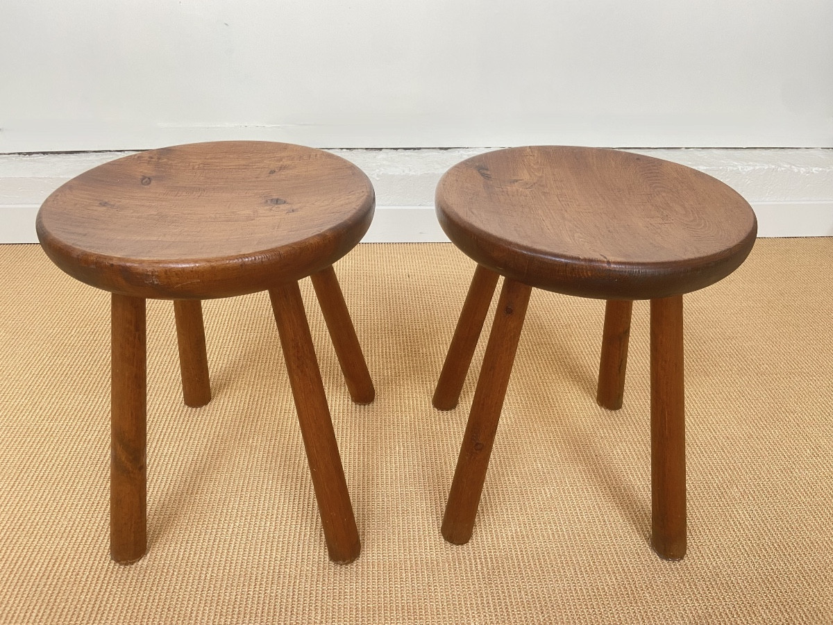 Paire de tabourets attribués à Charlotte Perriand.