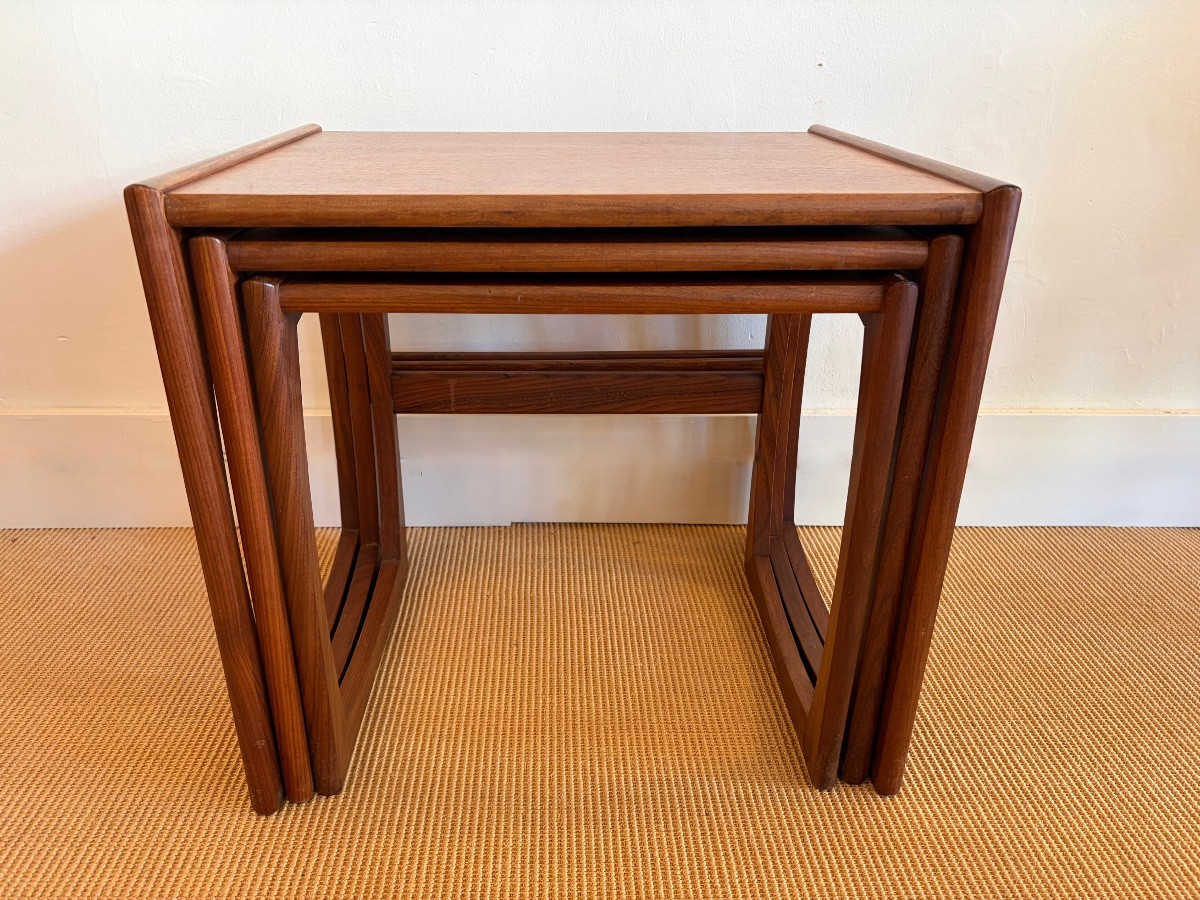 Set Of 3 Nesting Teak Tables.-photo-2