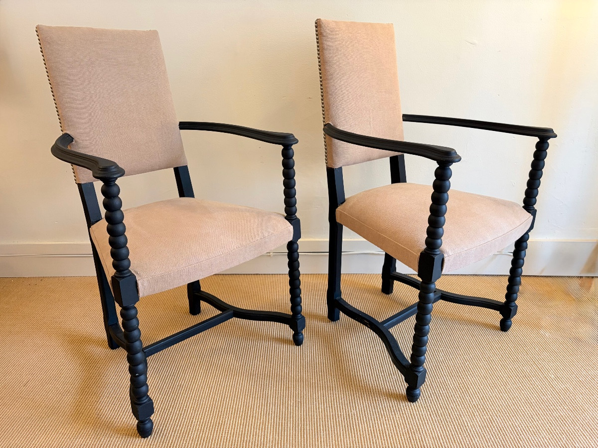 Paire de fauteuils de style Louis 13.