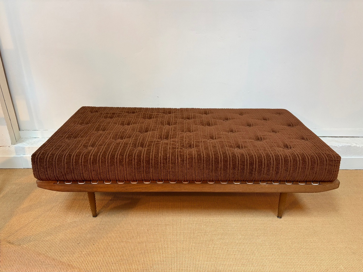 Banquette et table basse par Georges Tigien.-photo-1