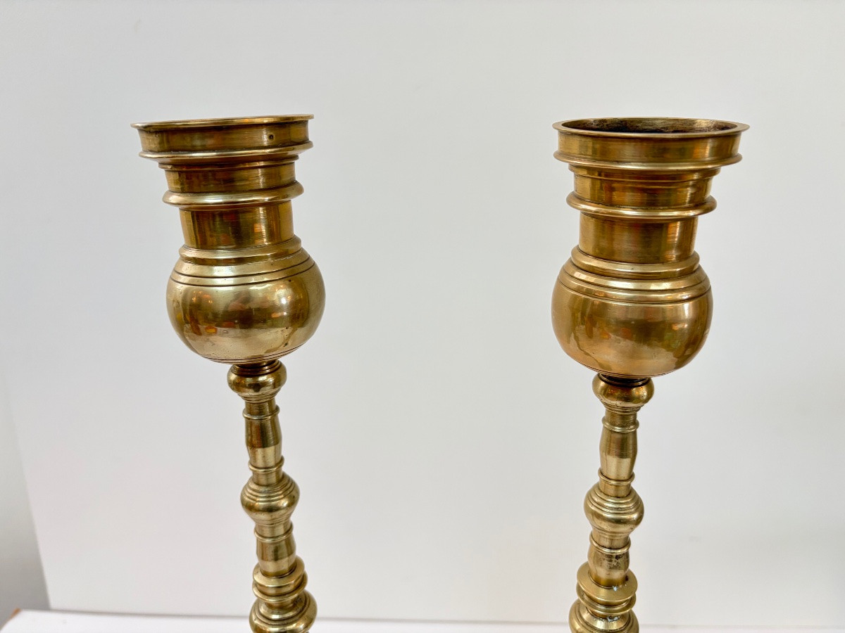 Paire de bougeoirs en laiton.-photo-3