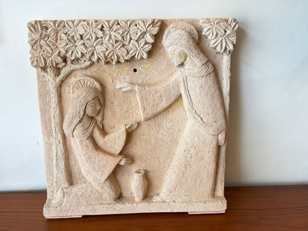 Bas-relief religieux, la bénédiction de Marie Madeleine par Olivier Pettit.