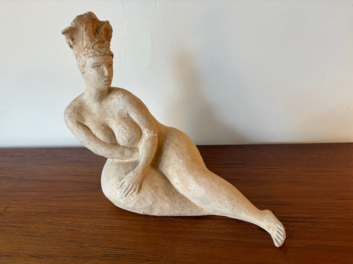 Sculpture " Femme à la coiffe " signée Quentin.