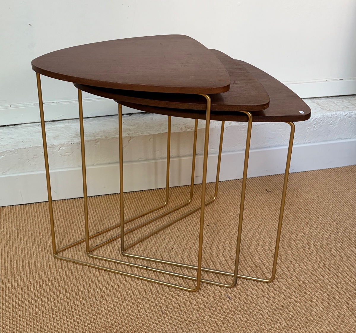 Suite de 3 tables gigognes en acajou.-photo-4