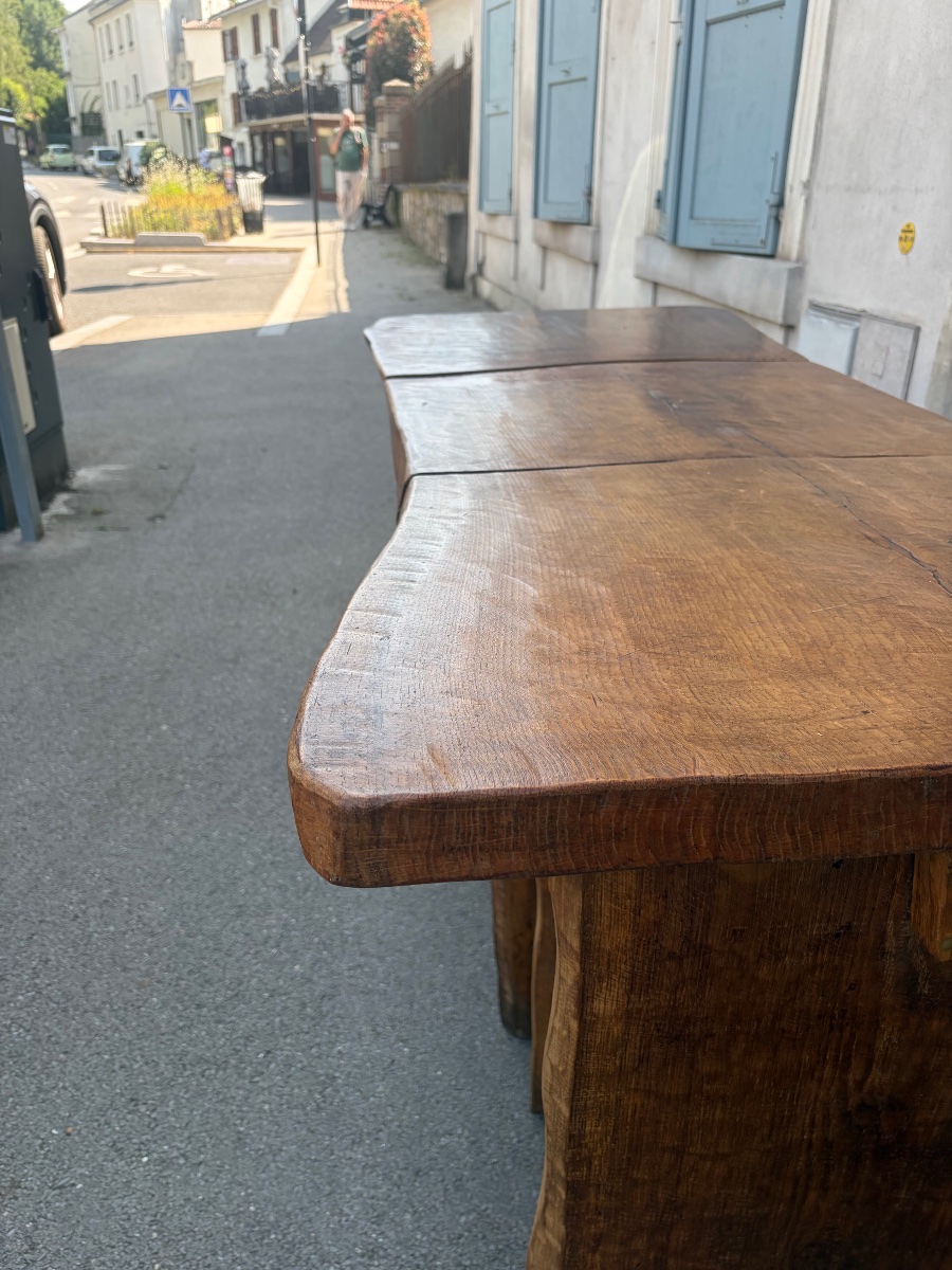 Suite de 3 tables brutalistes et 5 tabourets en bois massif.-photo-4