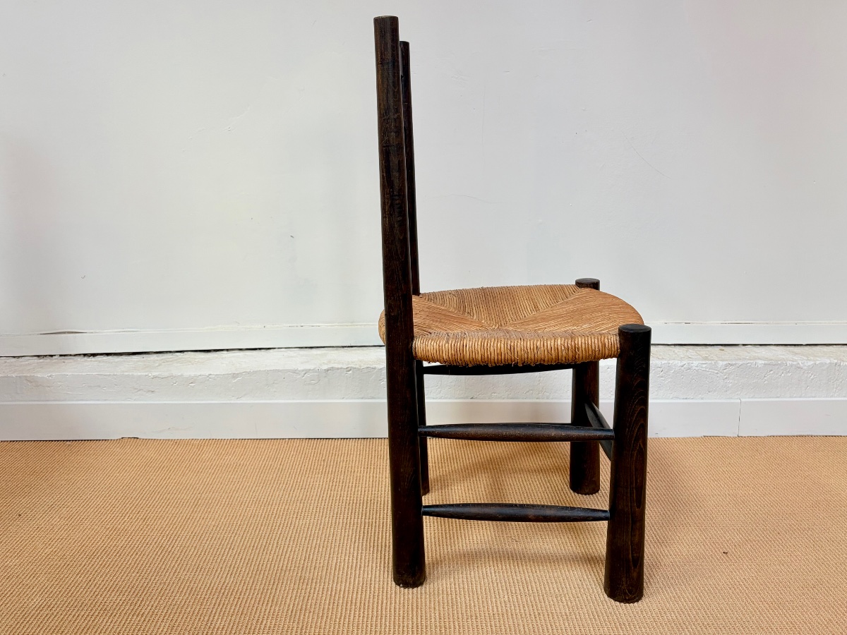 Suite de 4 chaises brutalistes en bois massif par Georges  Robert, vers 1950.-photo-3