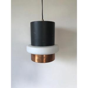 Suspension scandinave en metal, cuivre et opaline, vers 1960.