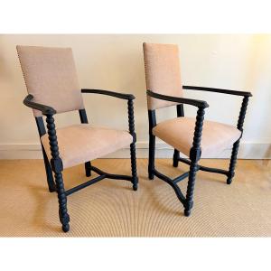 Paire de fauteuils de style Louis 13.