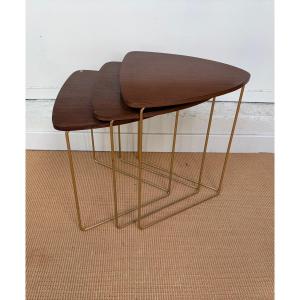 Suite de 3 tables gigognes en acajou.
