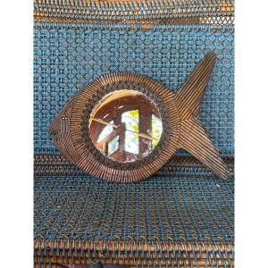 Miroir forme poisson en rotin, années 1960.