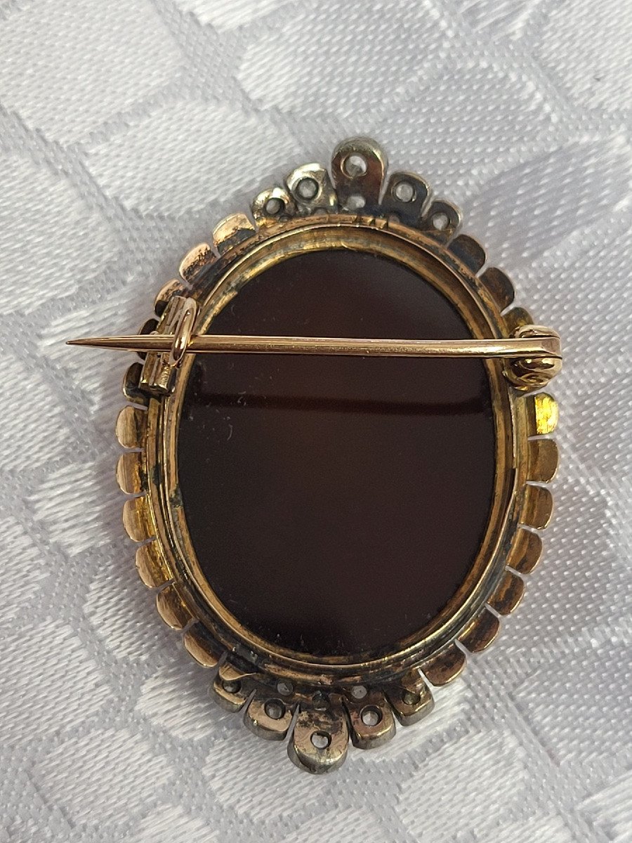 Brooch Adorned With An Agate Cameo Mounted In 18k Gold And Brilliant-photo-3