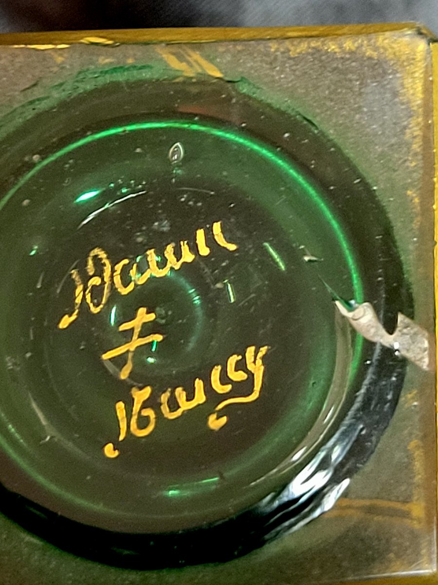 Daum, Mini-vase Parlant "parfum De Vertu" En Verre Givré Teinté Vert Et Décor Doré-photo-3