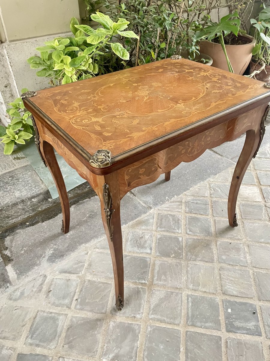 Lxv-style Game Table 