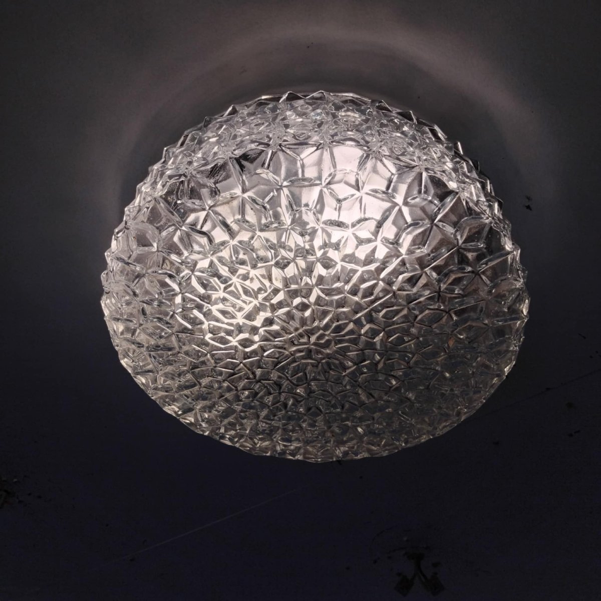 Large Round Ceiling Light In Pressed Molded Glass From The 70s-photo-3