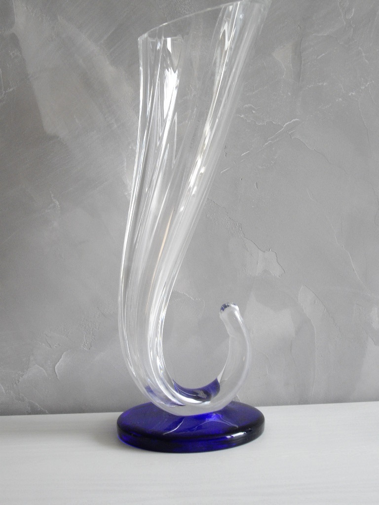 Grand Vase En Cristal En Forme De Corne d'Abondance.Signé IVV
