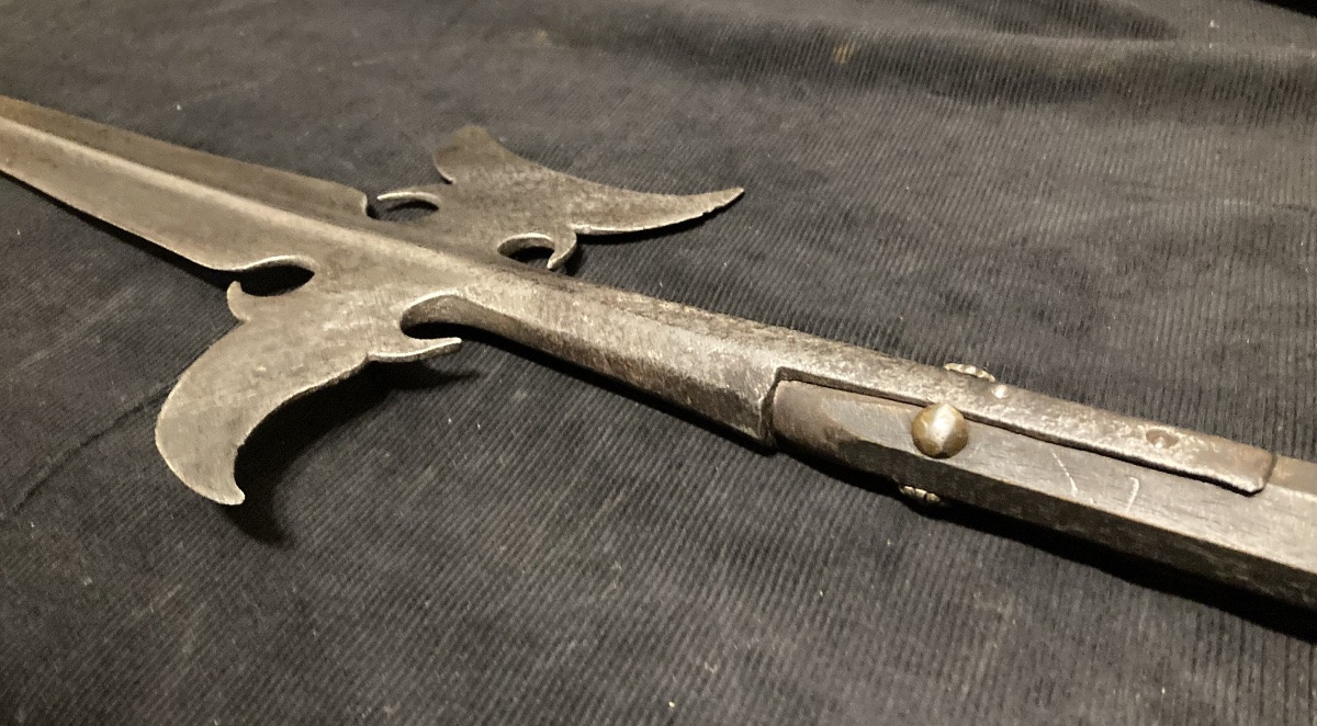 Hallebarde du 17éme siècle France.-photo-1