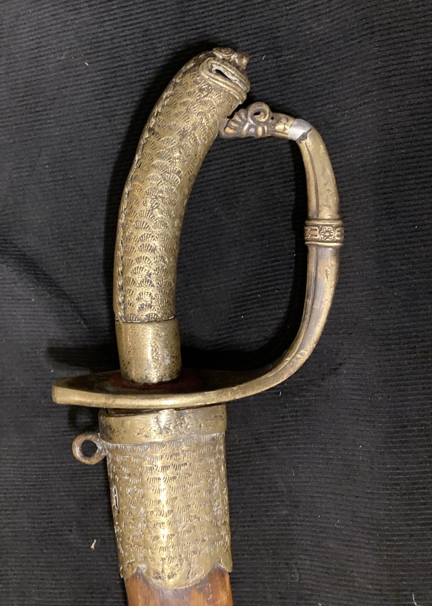 Sabre Chinois. Monture en bronze et fourreau bois .XIXéme . Extrême - Orient.-photo-2