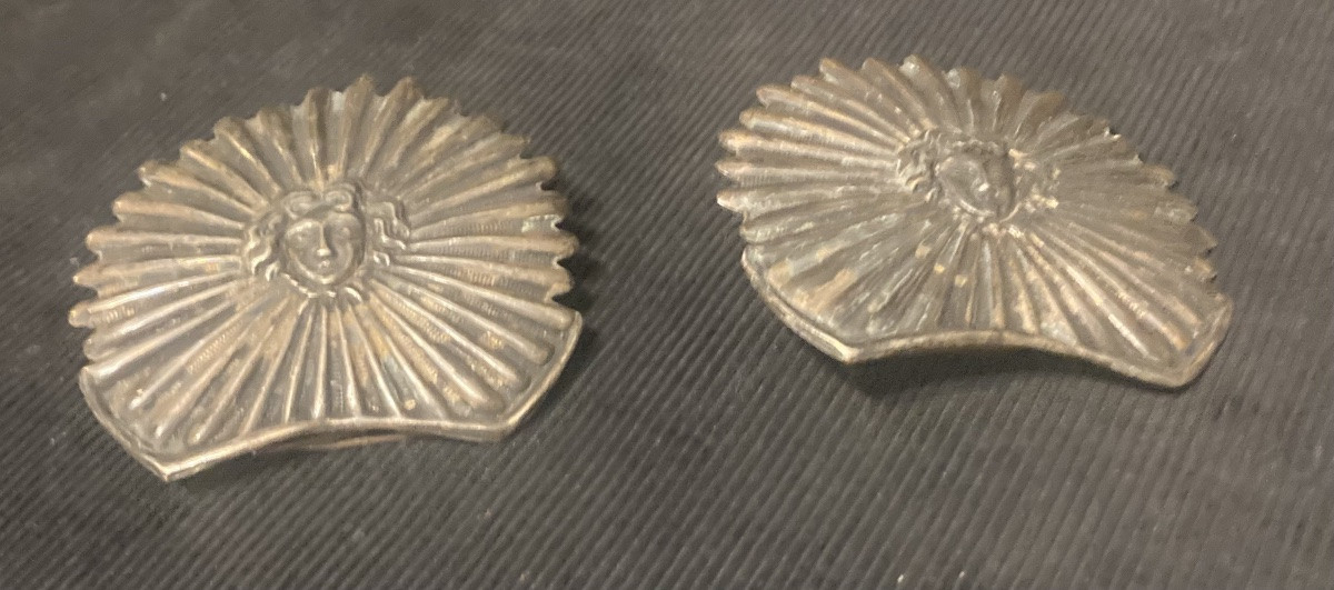 Paire de Rosaces de Jugulaires de Casque de Garde du Corps du ROI.  Début XIXéme France .-photo-4