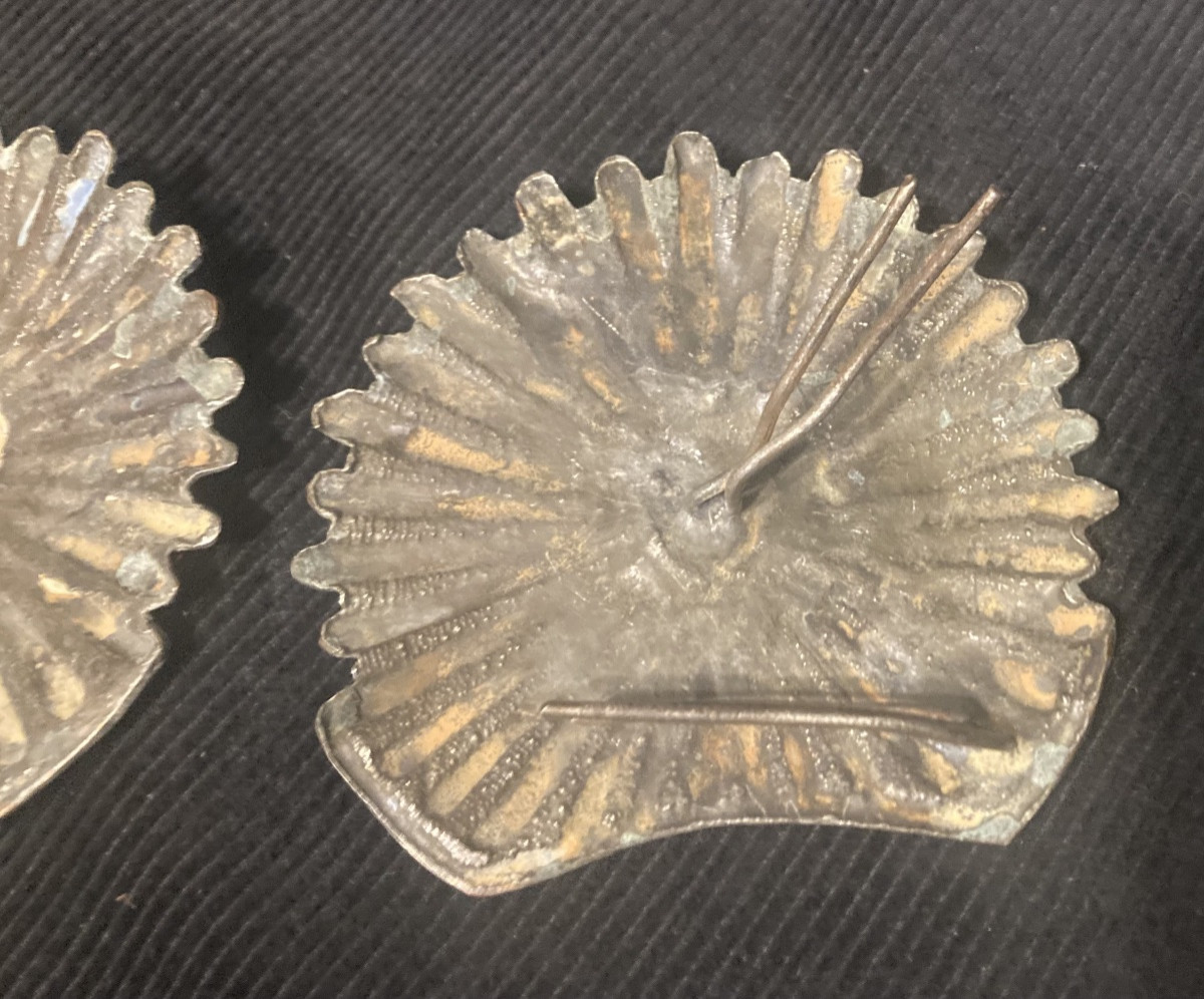 Paire de Rosaces de Jugulaires de Casque de Garde du Corps du ROI.  Début XIXéme France .-photo-3