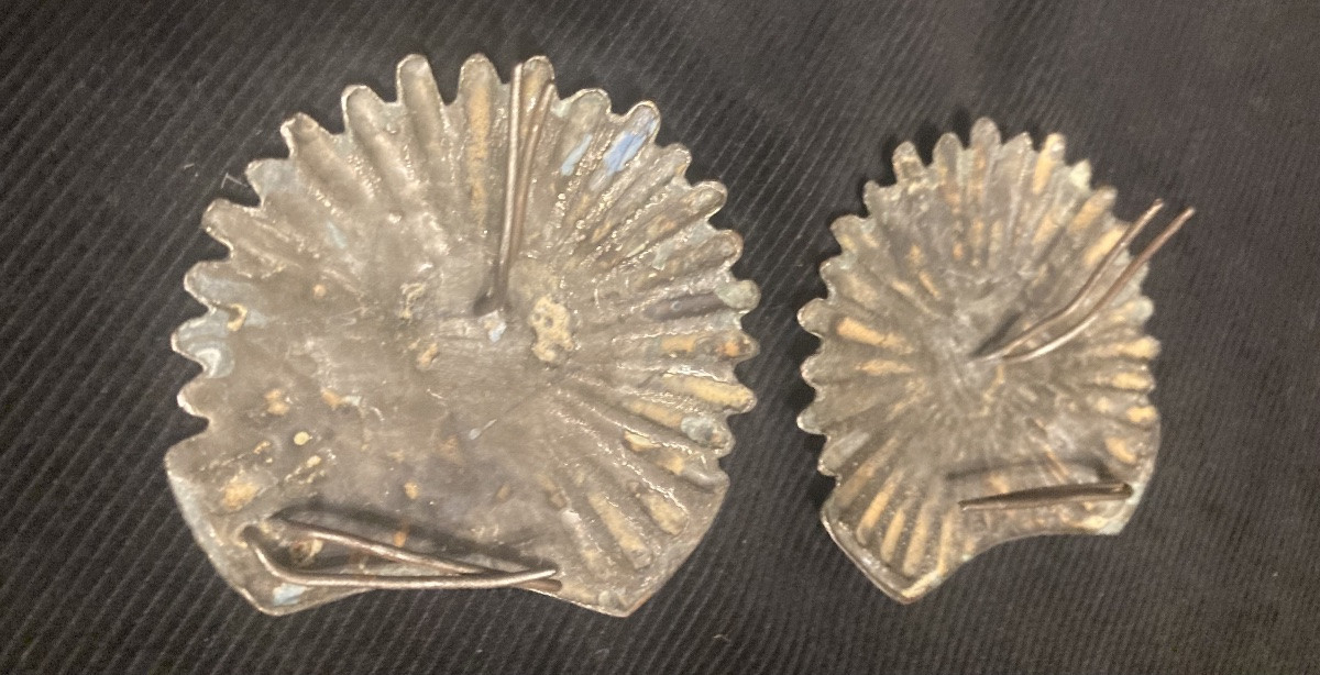 Paire de Rosaces de Jugulaires de Casque de Garde du Corps du ROI.  Début XIXéme France .-photo-4