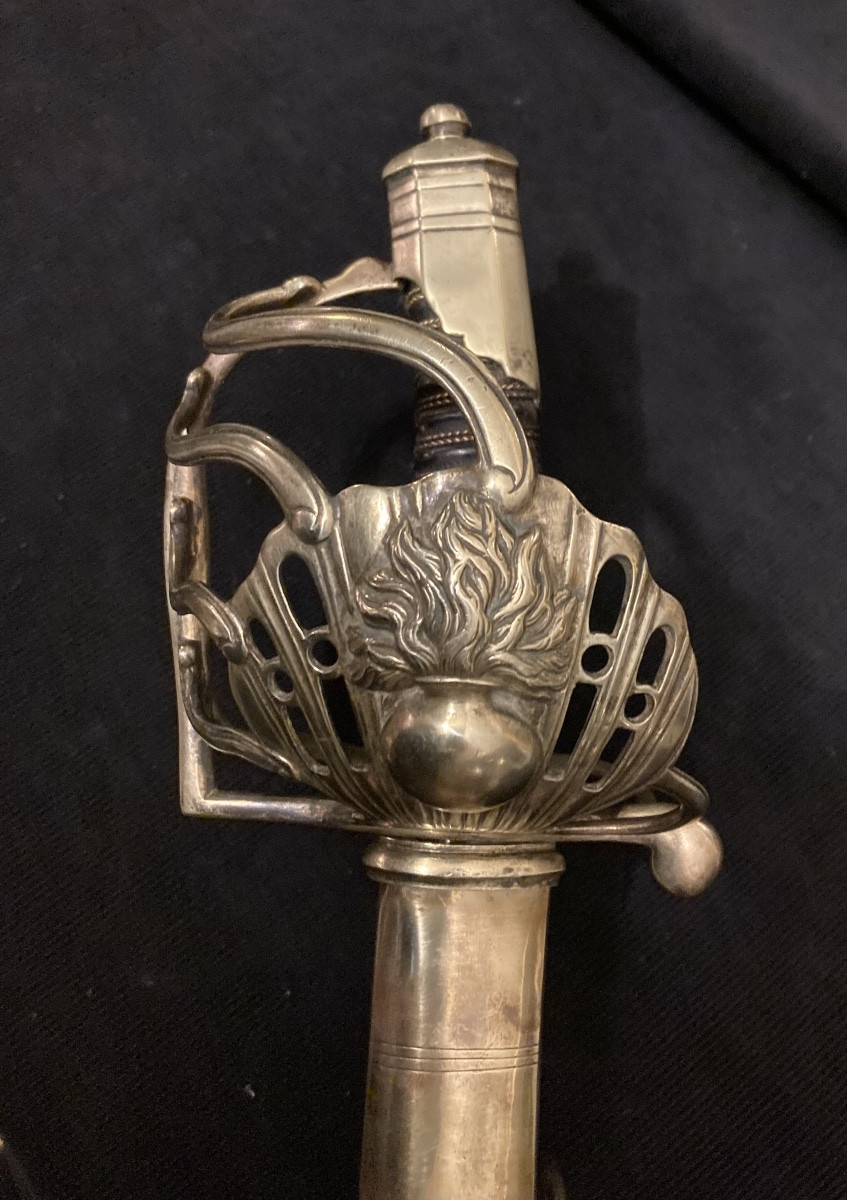 Sabre d’officier de Dragon ou Grenadier à Cheval. (Voir de la Garde Impériale ) Premier Empire.