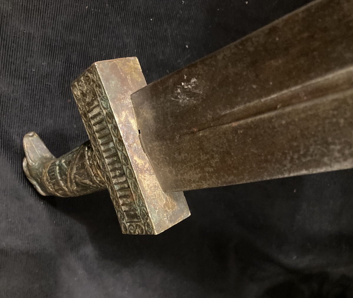 Glaive à tête d’aigle dit « à la Romaine «  . Révolution-photo-4