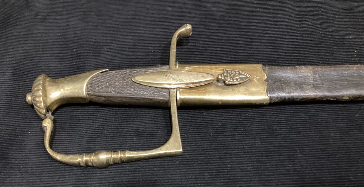 Sabre d’Officier Premier  Empire. Cuir du fourreau refait.