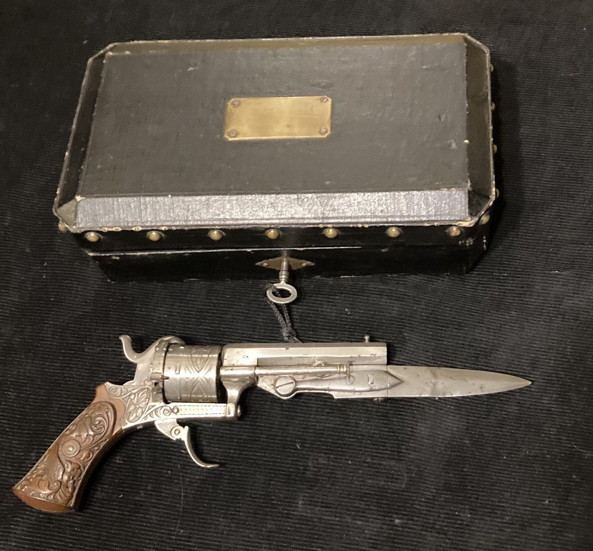 Combined Weapon, Bayet Frères Model. Pinfire Revolver And Hinged Dagger From The 19th Century.-photo-2