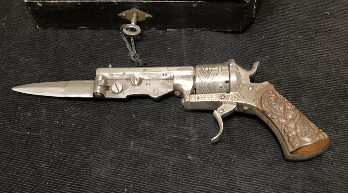 Combined Weapon, Bayet Frères Model. Pinfire Revolver And Hinged Dagger From The 19th Century.-photo-4