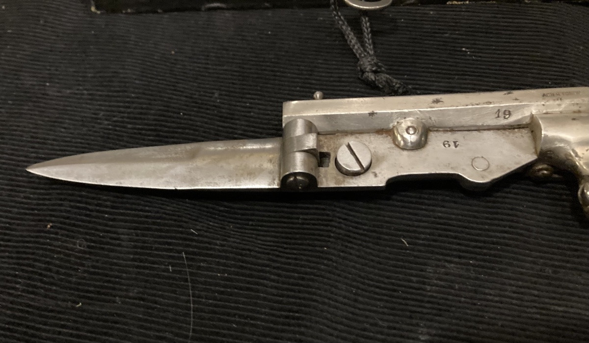 Combined Weapon, Bayet Frères Model. Pinfire Revolver And Hinged Dagger From The 19th Century.-photo-3