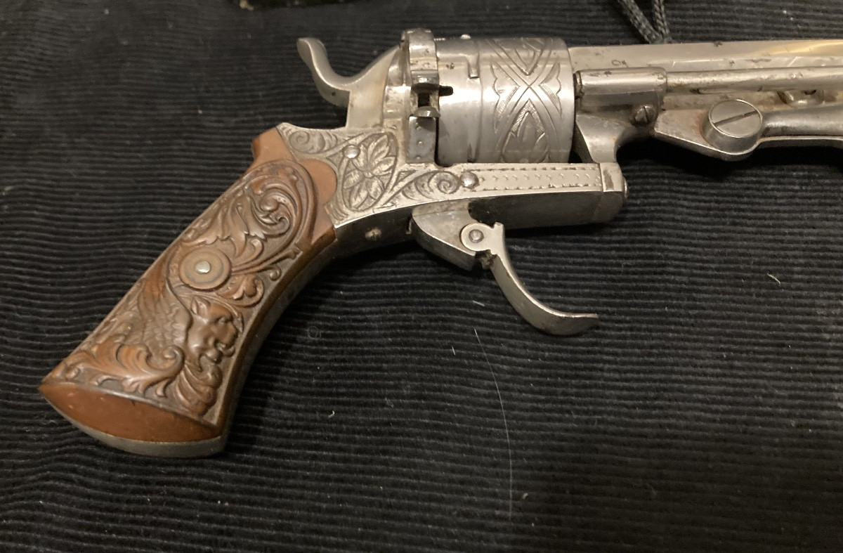 Combined Weapon, Bayet Frères Model. Pinfire Revolver And Hinged Dagger From The 19th Century.-photo-4