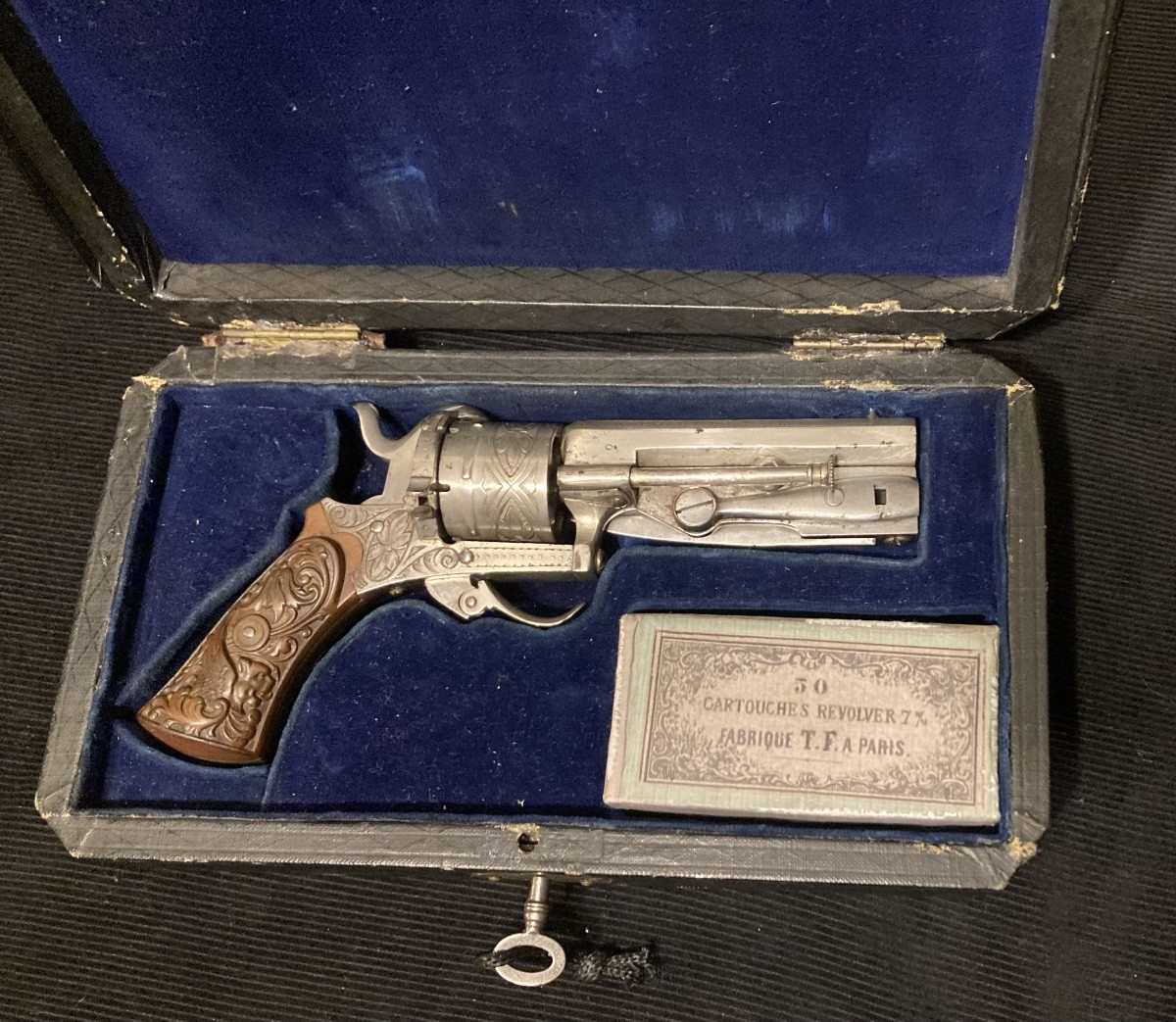 Combined Weapon, Bayet Frères Model. Pinfire Revolver And Hinged Dagger From The 19th Century.-photo-5